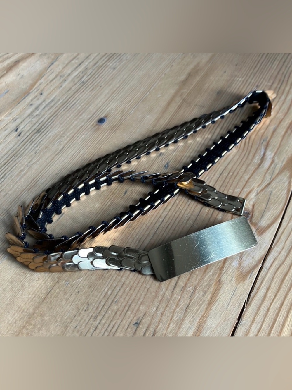 Vintage 80s Belt Gold Tone Stretch Metal Fish Scales/Snake Belt